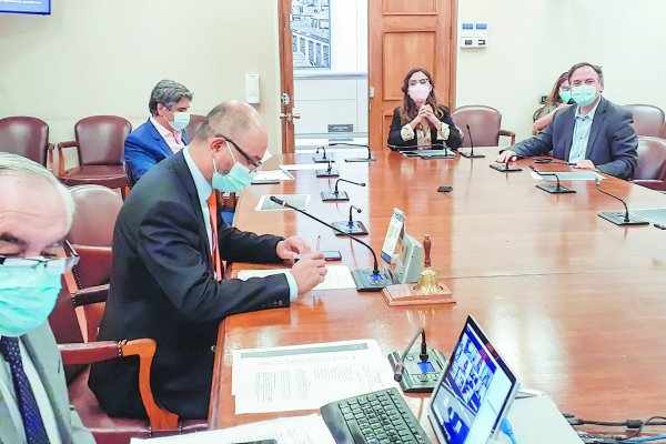 <p>CPC y Sofofa rechazan gravar altos patrimonios, pero se abren a revisar exenciones tributarias</p>