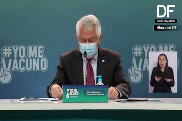 <p>Ahora en DF| Ministro Paris: "La vacuna no va a tener un efecto capullo o rebaño hasta el 30 de junio de 2021"</p>