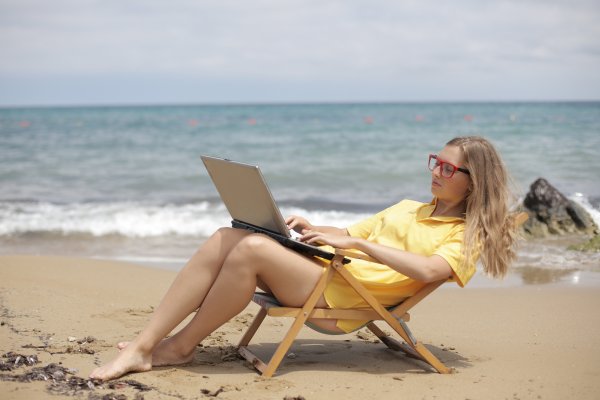 <p>Los destinos paradisíacos que buscan atraer a los teletrabajadores chilenos</p>