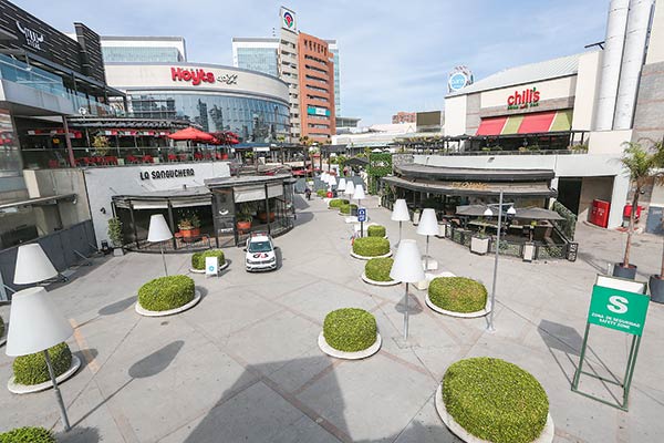 FNE analiza si Jack Mosa debió haberle informado su participación sobre 10% en Parque Arauco