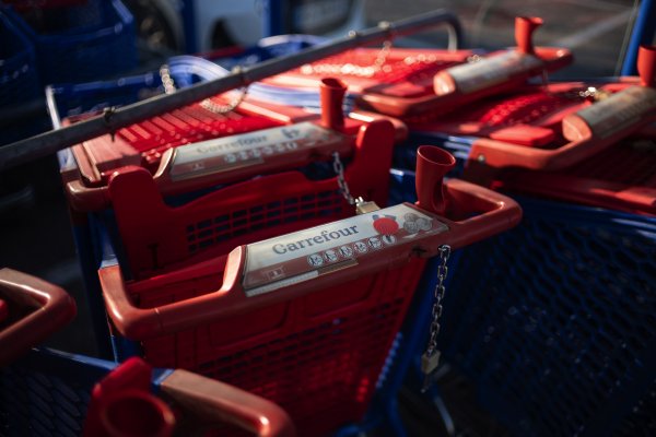 Máximo accionista de Enjoy y Walmart venden a Carrefour supermercados en Brasil