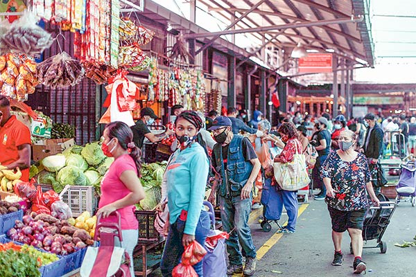 Supermercados y ferias libres alistan plan para afrontar fin de semana de cuarentena