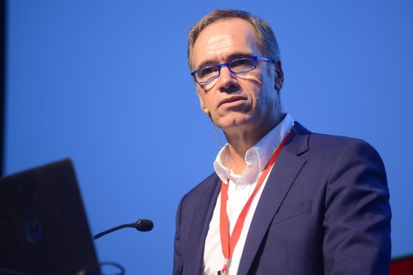 Enrique Ostalé deja directorio de Walmart Chile para enfocarse en su cargo regional dentro de la multinacional