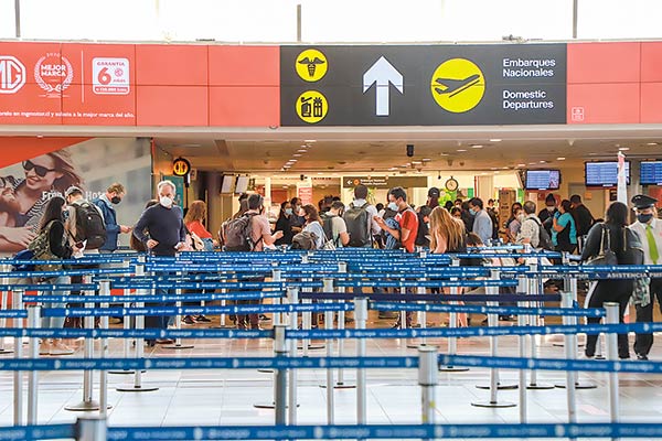 Industria de turismo reporta avalancha de solicitudes de devolución de pasajes aéreos