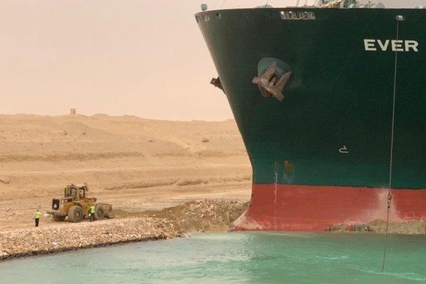 <p>¿Por qué es importante el bloqueo del canal de Suez?</p>