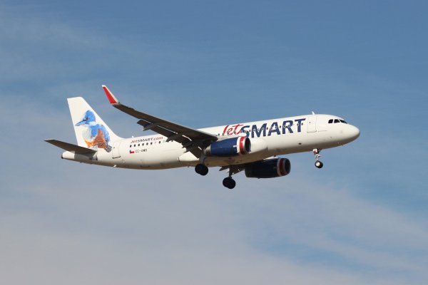 En plena crisis del cabotaje, la low-cost JetSmart suma rutas en Argentina