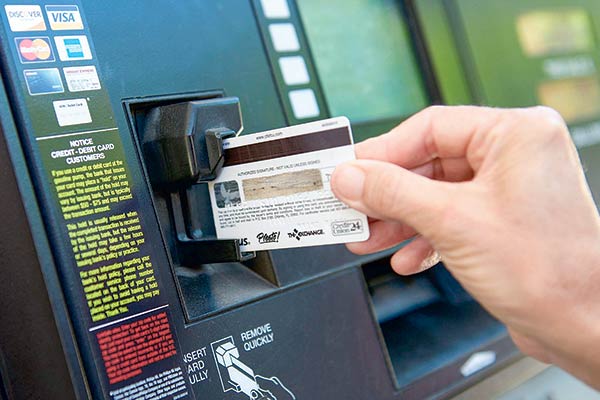 Negocio financiero del retail: menos créditos y caída del aporte de filiales en el extranjero