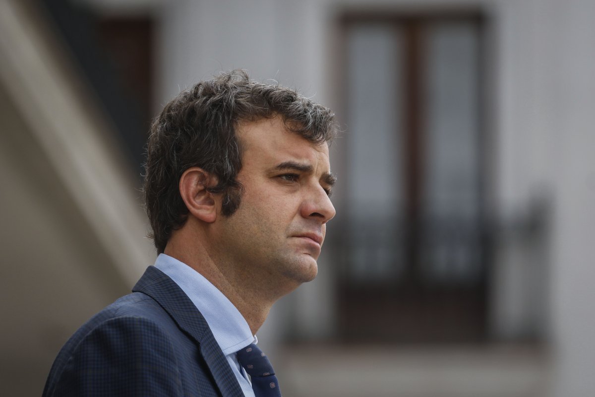 <p>Cambio de elecciones y tercer retiro de las AFP: cómo se mueve el ministro Ossa</p>