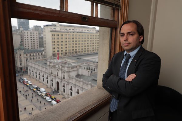 Remezón en Hacienda: Matías Acevedo deja la Dipres para asumir la dirección ejecutiva de Chile ante el BID