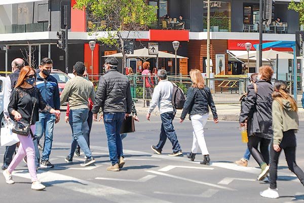 Inversionistas chilenos están apostando más por fondos mutuos locales que extranjeros