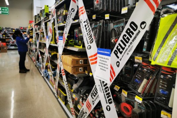 Productos no esenciales sin venta en supermercados.