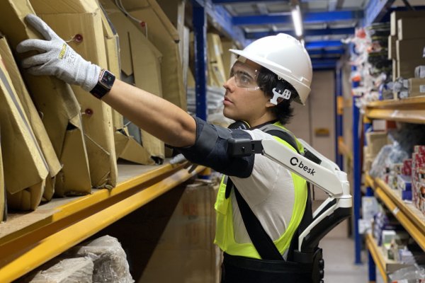 Startup chilena comercializa exoesqueletos industriales para evitar enfermedades por trabajos pesados