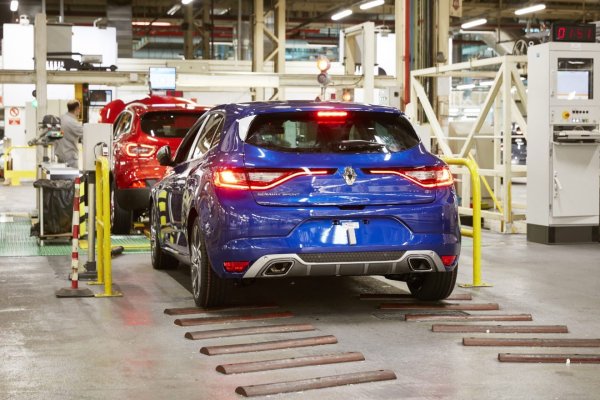 <p>Escasez de chips: Renault mantendrá inactivas plantas españolas hasta finales de septiembre por falta de suministro</p>