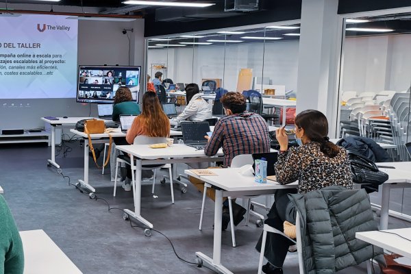 Startup española The Valley de diplomados y cursos online para chilenos