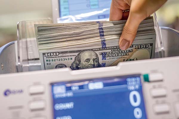 Efecto Goldman Sachs: dólar cayó a $ 700 y podría llegar a $ 690 la próxima semana