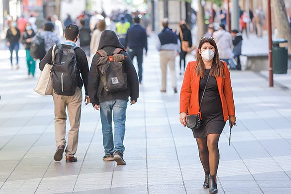 Ingreso de los hogares creció en 2020 gracias a retiros de fondos de pensiones