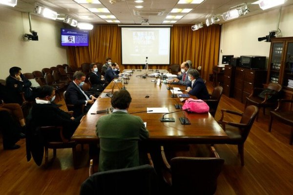 Impuesto a los "súper ricos": comisión despacha a Sala el proyecto y rechaza indicaciones del oficialismo