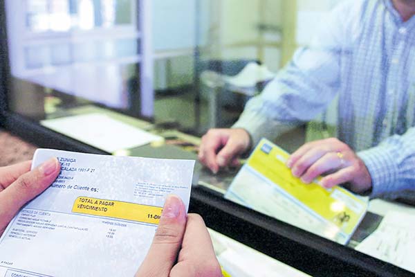 Comisión de Economía zanja vigencia de la ley de servicios básicos y el martes despachará iniciativa