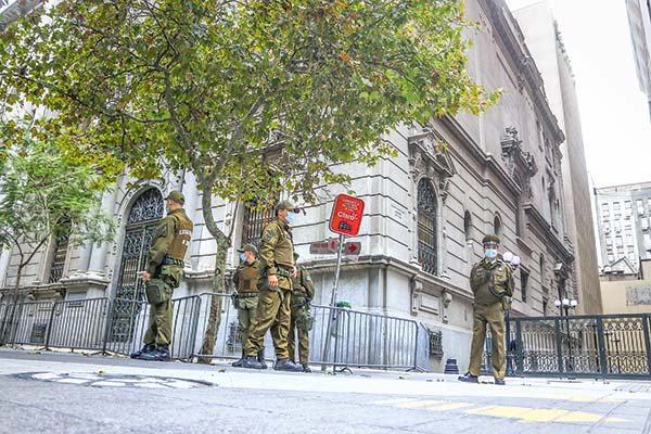 Constitucionalistas anticipan posible "nuevo escenario" para fallo del TC por retiro de fondos