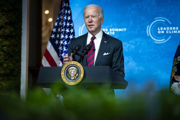 <p>Biden anuncia compromiso de EEUU para reducir las emisión de gases a la mitad en 10 años</p>