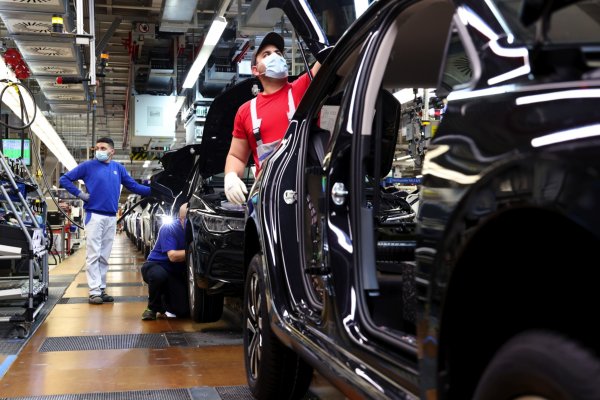 <p>Interrupciones en la cadena de suministro golpean optimismo de los fabricantes alemanes</p>