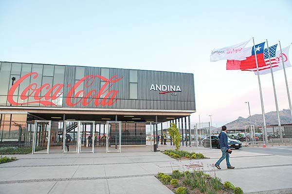 Ganancias de Embotelladora Andina caen 12% en primer trimestre, pero volúmenes de ventas aumentan
