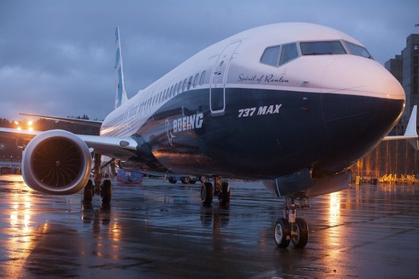 Boeing registra la sexta pérdida trimestral consecutiva, pero dice que espera un punto de inflexión en 2021