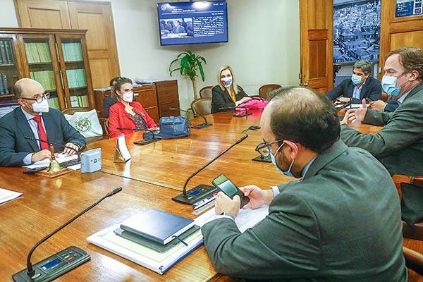 Impuesto al patrimonio: comisión de Constitución aprueba rebaja transitoria del IVA a productos y bienes básicos