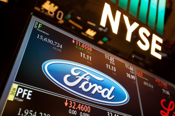<p>Acción de Ford se derrumba por crisis de escasez de chips y críticas a su confuso pronóstico de resultados</p>