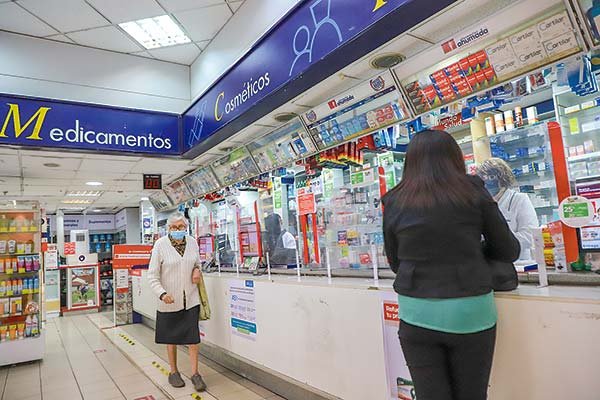 Las claves de la regulación de precios a los medicamentos que rechazan las farmacias, laboratorios locales y gremios