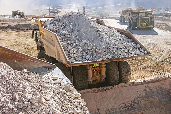 BHP dice que alza de impuestos son una amenaza para la industria minera de Chile