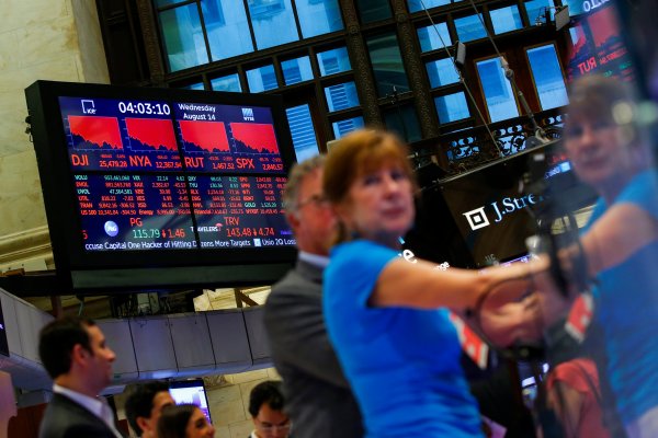 Wall Street se ahoga en una ola de ventas de acciones tecnológicas. El IPSA logra surfearla