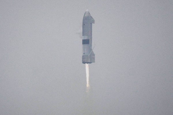 SpaceX de Elon Musk logra primer aterrizaje exitoso en la quinta prueba de su cohete Starship