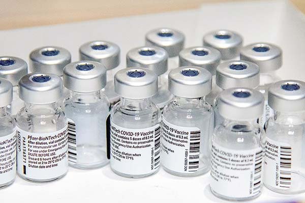 Farmacéuticas sufren en bolsa luego de que EEUU apoyara exención de propiedad intelectual para las vacunas contra el Covid-19