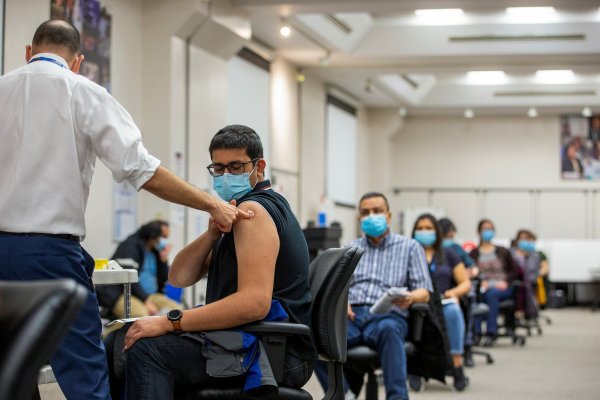 ¿Qué implica la suspensión de patentes de las vacunas y cuál es la posición de Chile?