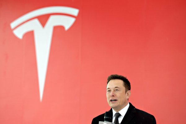 <p>Tesla frena compra de terrenos en Shanghái debido a tensiones entre EEUU y China</p>