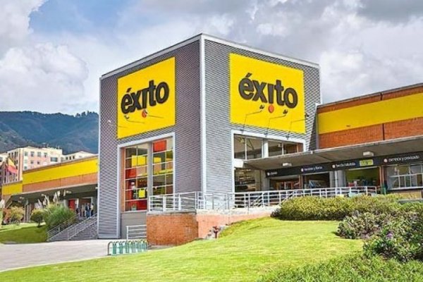 <p>De vendedor de textiles a un gigante supermercadista: los pasos de la cadena colombiana que estaría en la mira de Cencosud</p>
