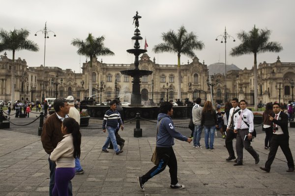 Gobierno de Perú acudirá al Tribunal Constitucional contra leyes que piden "sumas impagables"