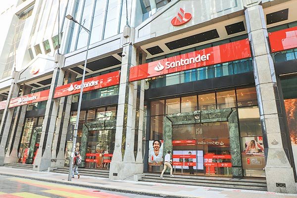 <p>Siguen los cambios en Santander Chile: asume nuevo director para banca de inversión</p>