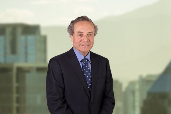 Florencio Bernales explica su "voto de minoría" en polémico acuerdo de colegiatura obligatoria, pero asegura que no renunciará