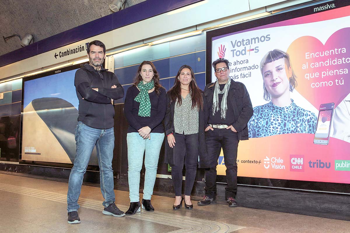<p>Los creadores detrás de la app "Votamos tod@s": Sergio Araos, Romina Ganduglia, Estela Cabezas y Fernando López.</p>