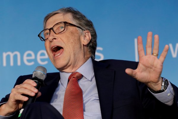 Microsoft dice que investigó relación de Bill Gates con empleada