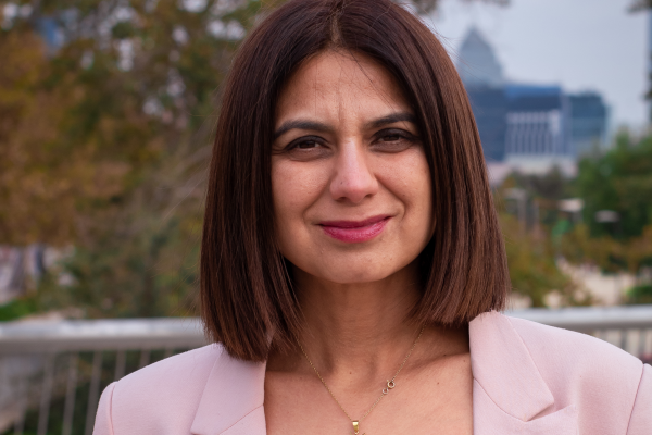 La mujer detrás de la cámara y acción