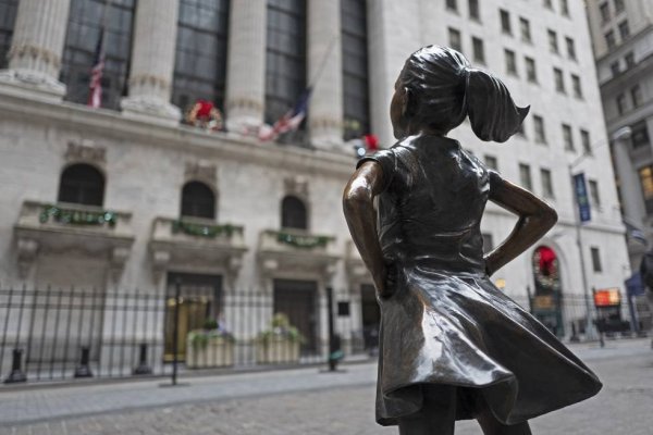 Wall Street tiene un cierre dispar, pero Dow Jones sube por sólidos datos económicos