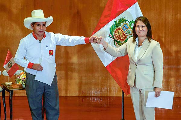 Acusaciones entre presidenciables de Perú suben de tono tras ataque del domingo