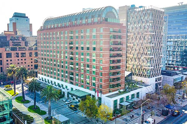 <p>Alto interés por el Ritz-Carlton: más de 50 inversionistas hacen check in en la carrera por quedarse con el hotel que pertenece a un fondo de LarrainVial</p>