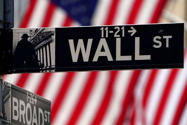 Firmas de criptomonedas ahora van por los antes "inalcanzables" ejecutivos del sector financiero tradicional