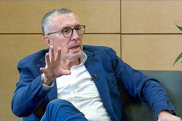 <p>Enrique Cueto, director de Latam Airlines, participó en el foro “Hablemos de Empresas” de Icare.</p>