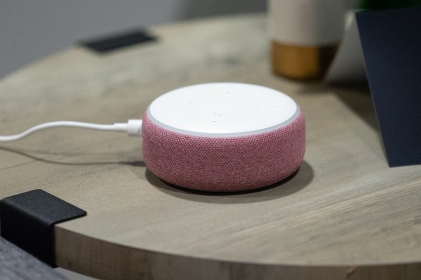 Clientes podrán demandar a Amazon en tribunales tras miles de denuncias por grabaciones de su asistente digital Alexa