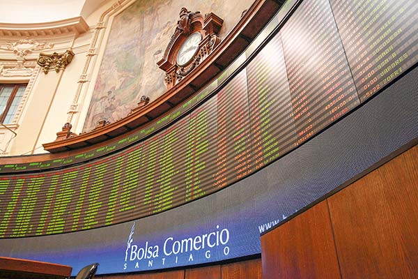 Bolsa chilena registra peor caída a nivel mundial por proyecto de retiro del 100% de las AFP y nuevas cuarentenas